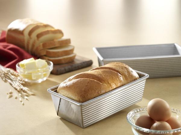 USA Pan American Bakeware Classic Loaf Pan, 1 Lb. 8.5 x 4.5 x 2.75